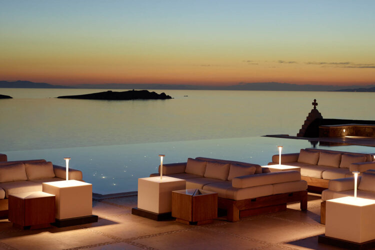 Bill & Coo Suites and Lounge