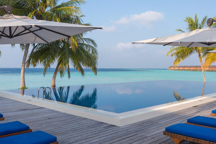 Vilamendhoo Island Resort & Spa Pool