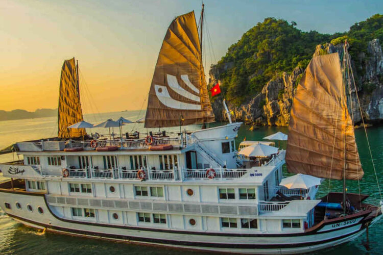 Halong Bucht Dschunke - «Bhaya Classic» 