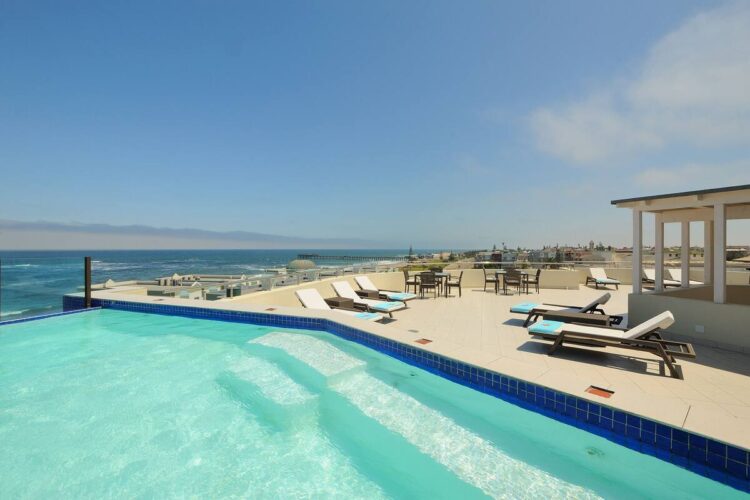 Beach Hotel Swakopmund Pool