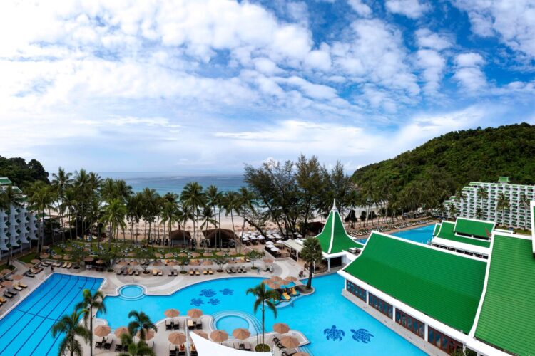 Le Méridien Phuket Beach Resort Pool